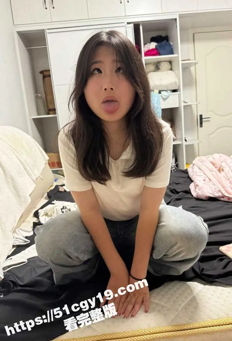 贵州清纯少女 李诗语 包养调教视频曝光 全程露脸舔肛吞精超级反差 纯纯的精盆母狗! 图5