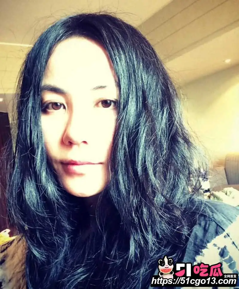 王菲男闺蜜 Ryan 音乐节当众性骚扰 陈粒 强行搂抱咸猪手 当场竖中指硬刚 图12