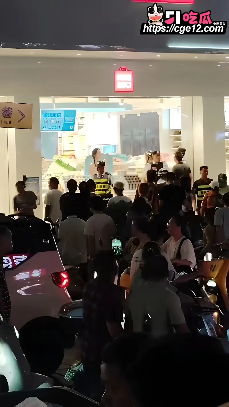 广西玉林十字街砍人事件 女子带娃逛街 突遭陌生男子持刀伤害 祸从天降实在倒霉! 图2