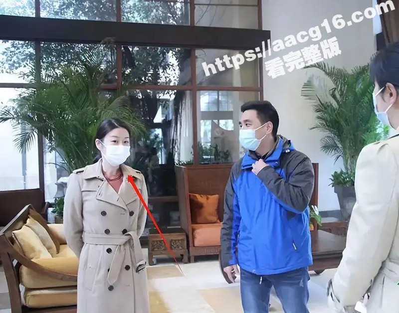 南昌市红谷滩城投资董事长 鞠雅被双开 肉身开路 女干部果然能干！鞠雅办公室骑领导不雅视频流出 图4