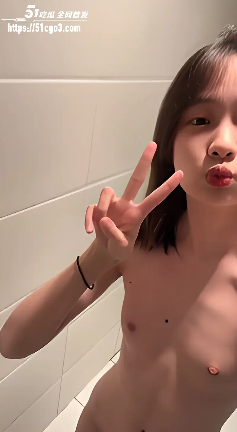 每日大赛之【贫乳大赛】欢迎各大网友来评审投稿 图1