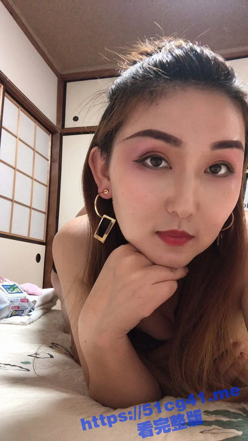 黑丝制服人妻熟妇 居家欲求不满 出轨偷情男网友 被大屌后入爆肛! 图1