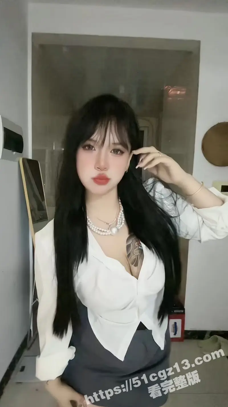 超丰满的极品精神小妹 和闺蜜享受同一根大屌 被金主扇脸口交调教 图3