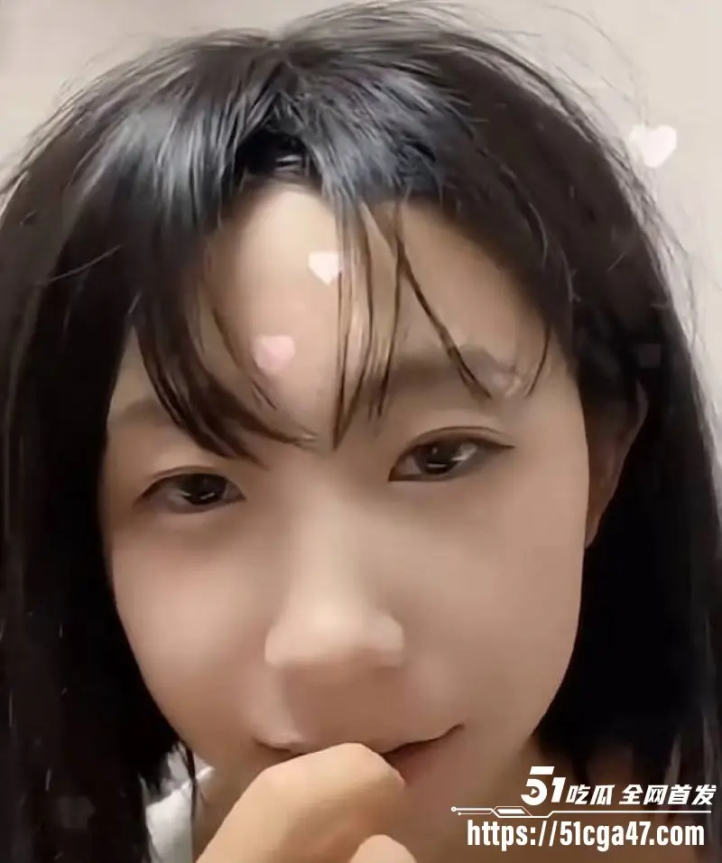 沈阳最精爆火的精神夫妻 龙王龙妃 性爱泄密 灵活舌头狂舔黑扇贝 无套打桩猛干 爽到她全身泛红! 图2