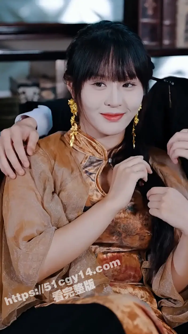 每日短剧《被甩后豪门千金甜又飒》姜瑜在婚礼上被未婚夫杨海乐抛弃 随后却发现自己竟然是首富千金！ 图6