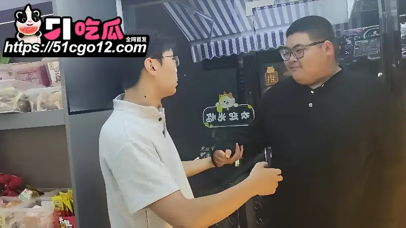 鼎盛电竞 七夕秀恩爱大挑战 兄弟接吻10秒直接送520元网费 没想到真有哥俩接吻! 图3