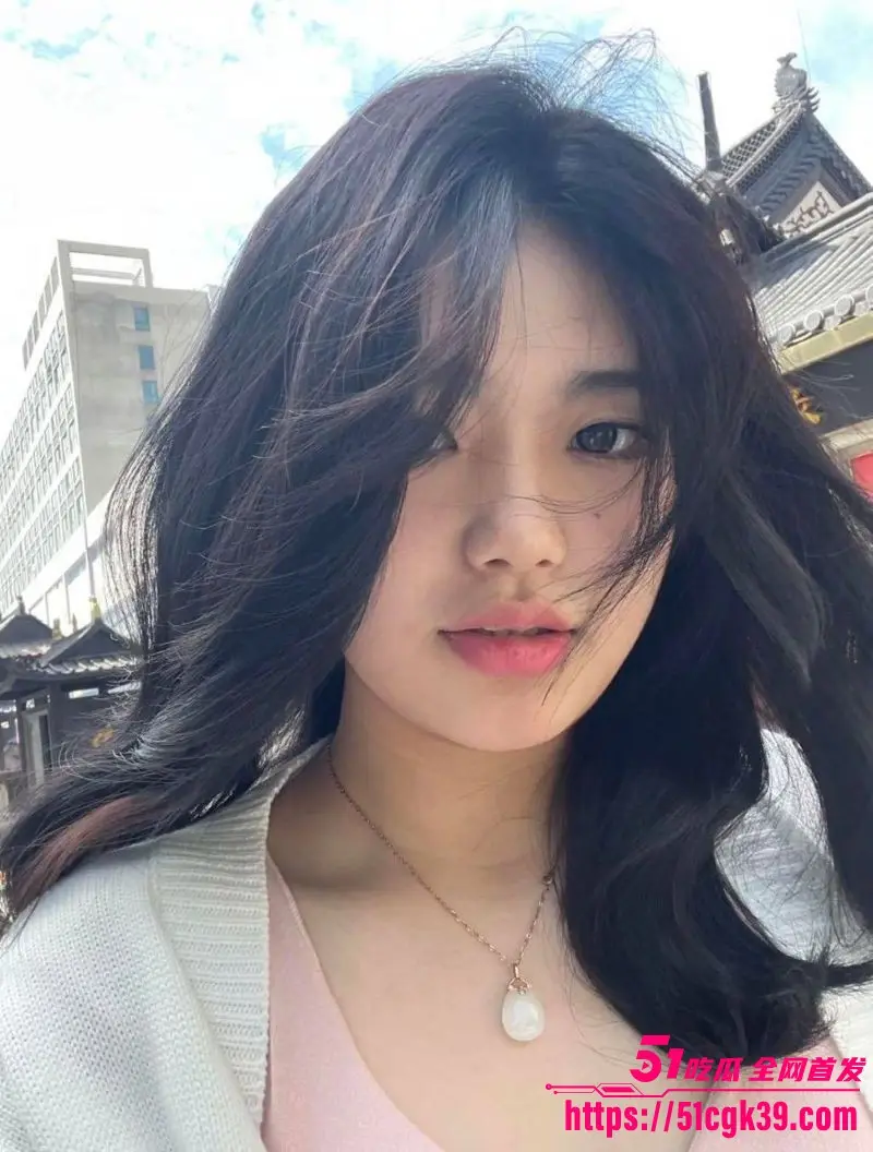 抖音网红 在下小羊 不雅合集曝光 清纯脸蛋配C杯巨乳诱惑十足 翘臀嫩穴挑逗自拍 淫水四溅! 图3