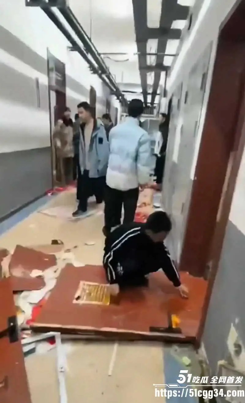 山东环帝祥龙素质教育基地 教官打人导致学生暴动 疯狂打砸宿舍沦为废墟 现场视频流出！ 图4