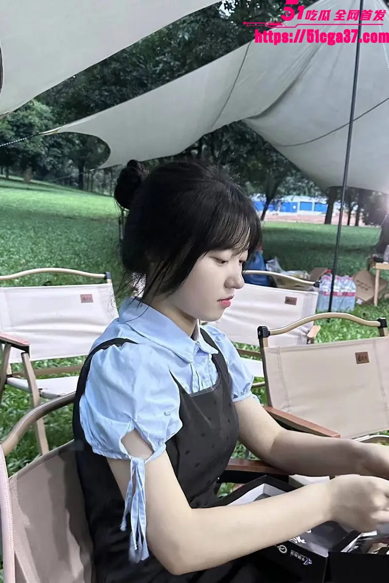 广东东莞01年甜妹 刘鑫 被包养做爱视频流出 极品酮体上位骑乘 花式口活深喉吞精！ 图2