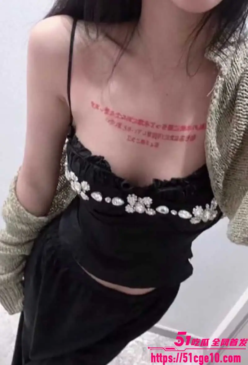 超淫小情侣玩转SM性爱 栓狗链戴乳夹扮母狗 深喉虐穴被操的大奶狂摇 浪叫不停! 图8