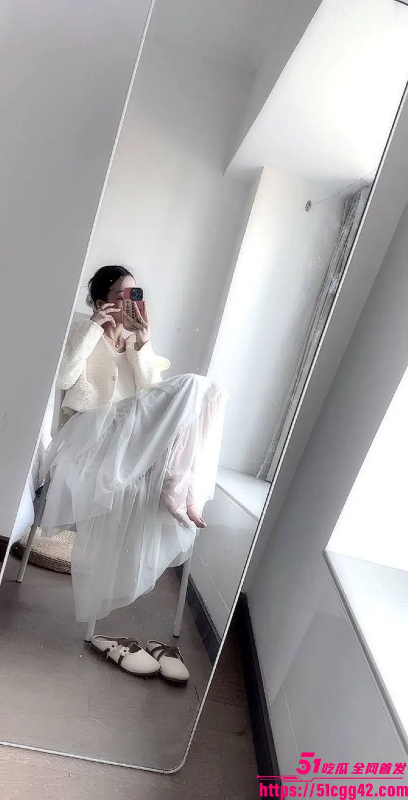 黑龙江鹤岗纹身小妹 刘锦 被男友狂干视频曝光 情趣装撕开后入猛插到底 骚浪迎合狂扭嫩穴！ 图3