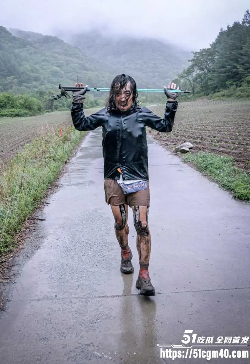 辽宁本溪关门山 100KM越野跑突发暂停 大哥跑一半突然被喊停 下山时生无可恋 图12