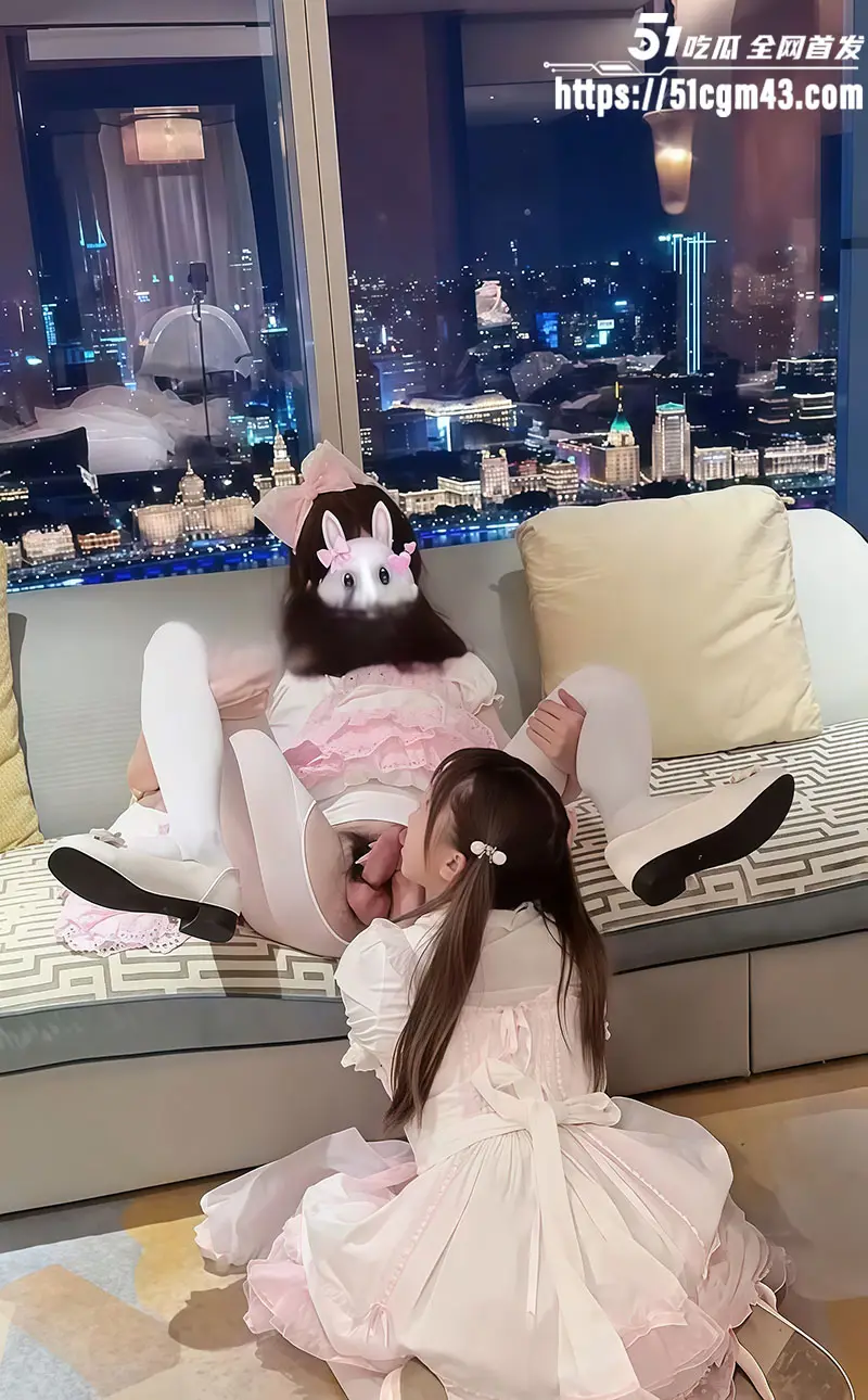 反差福利姬 三岁小宝宝 化身白丝兔女郎 酒店无套后入猛操 骚浪萝莉极致反差 图1