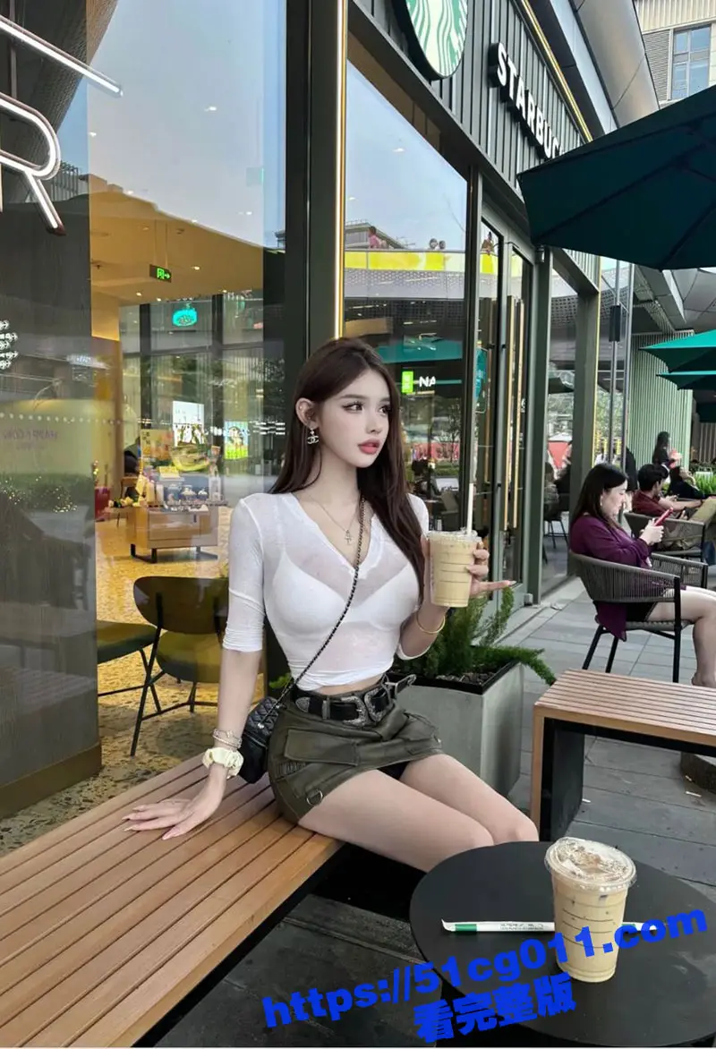 榜一大哥亲自曝光自己守护了很久的抖音女网红!江苏苏州的妹子 叫床的时候像母狗一样! 图1