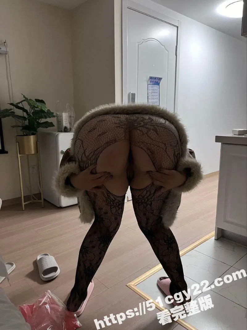 04年女大学生厕所露奶摇臀 教室掏出巨大美乳疯狂柔搓 宿舍女上位假屌自慰 淫荡爆表! 图8