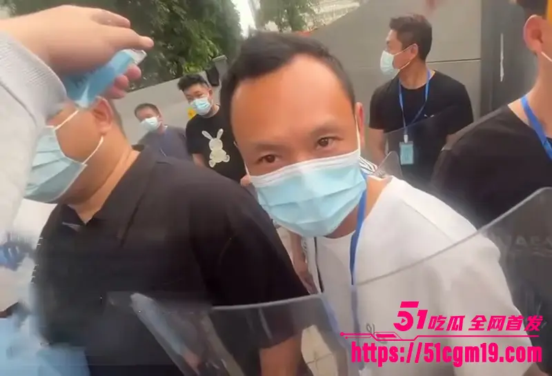 广州三元里村 破门抓人强拆视频爆火 多名业主被黑衣人拖走软禁 激烈场面引发围观! 图6