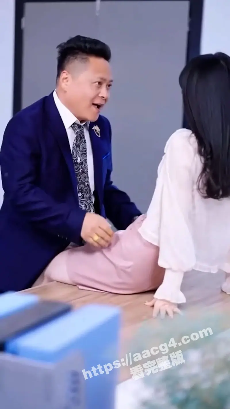 国产热门擦边短剧之 逆袭人生 骚货嫂嫂利用小舅子谋权篡位 都市剧情全程养眼又诱惑不容错过 图13