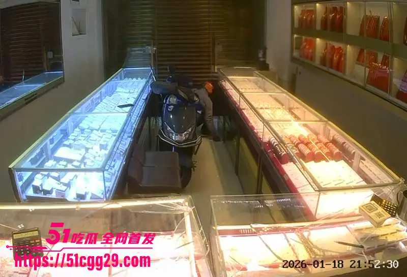 福建平潭依强金店发生惊天劫案!电光石火七分钟 200万金饰瞬间抢走 内部案发监控流出 帧帧惊心动魄! 图9