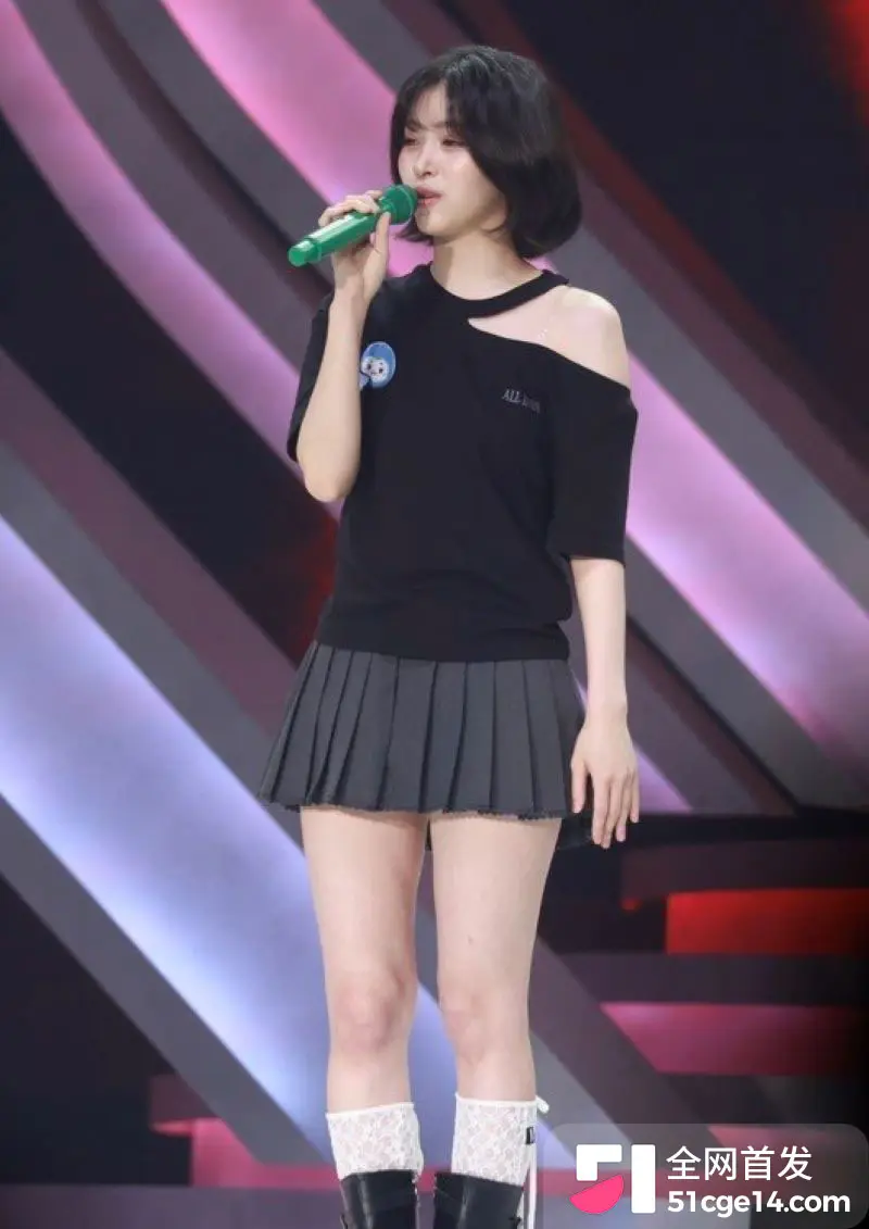 韩国知名女星 申留真 巡演时伸手扣逼惹争议 直播亲释并致歉 却被质疑跳蛋取悦金主! 图10