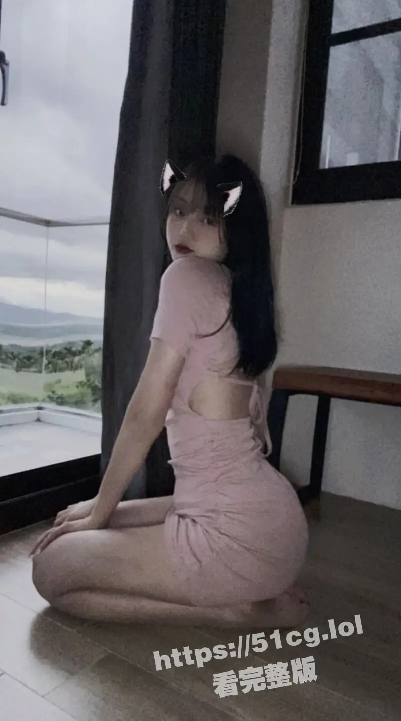 女高中生想出名 被假经纪人忽悠主动掰开屁股看嫩穴 这鲍鱼是真的粉嫩 这下是真要出名了 图1