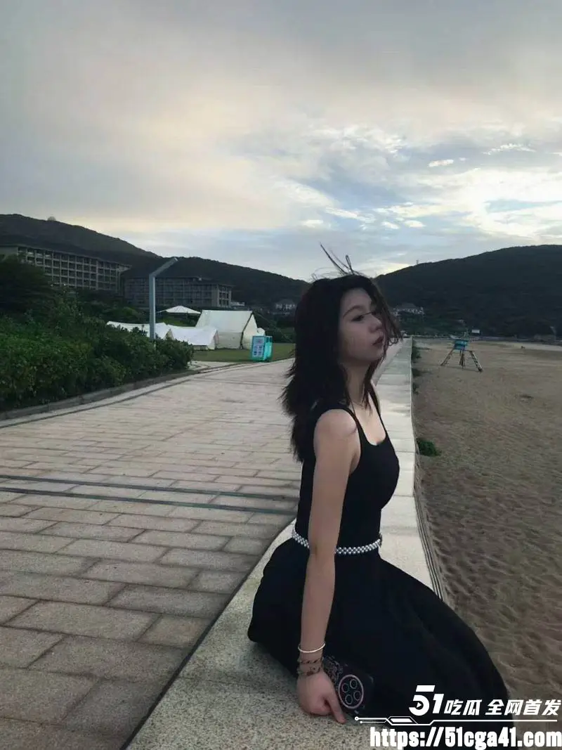 浙江海宁 张张 醉后被拍裸照 一线天馒头逼堪称完美炮架 与前男友性爱视频更是炸裂全网！ 图1