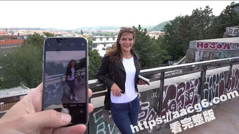 捷克街头挑战之钞能力搭讪 第二弹 真诚打动妹子 带去小树林户外无套中出 图3