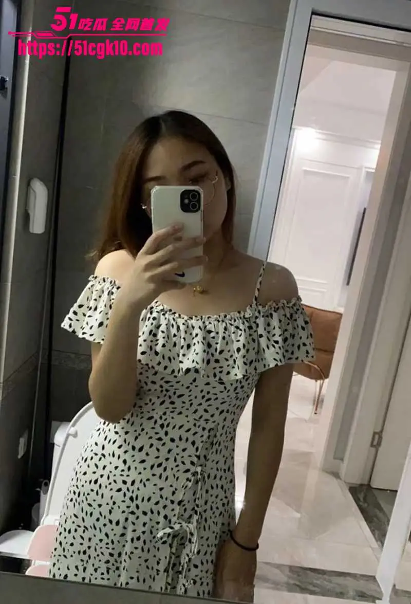 山西人民医院小护士 郑馨瑶 不雅视频流出!被金主调教暴露母狗本性 专玩无套肛交 后入骑乘刺激无比! 图1