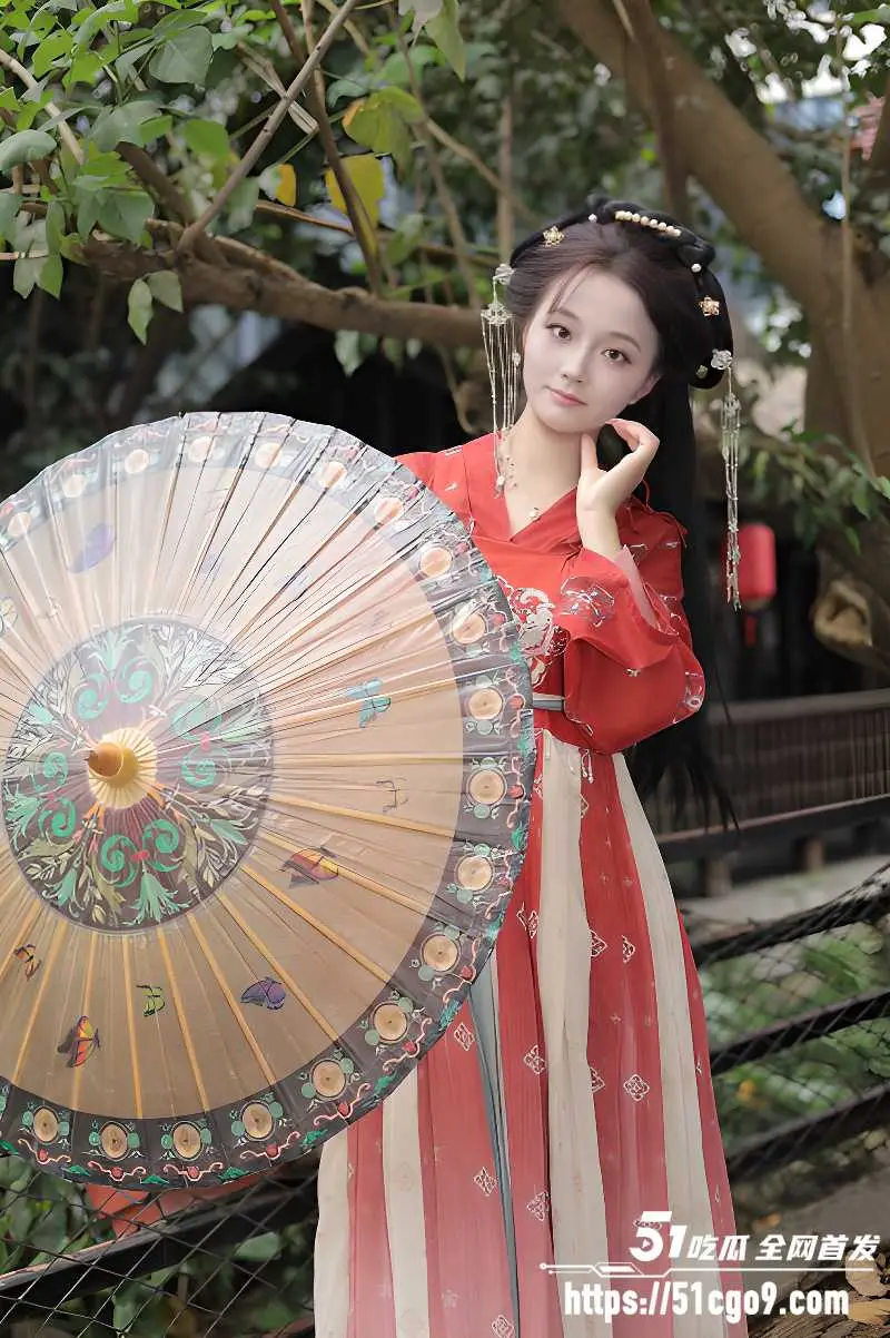 苏州汉服妹子 偷情视频 跑到隔壁骑乘朋友大屌 大屁股猛摇不停 真不怕老公发现吗? 图2