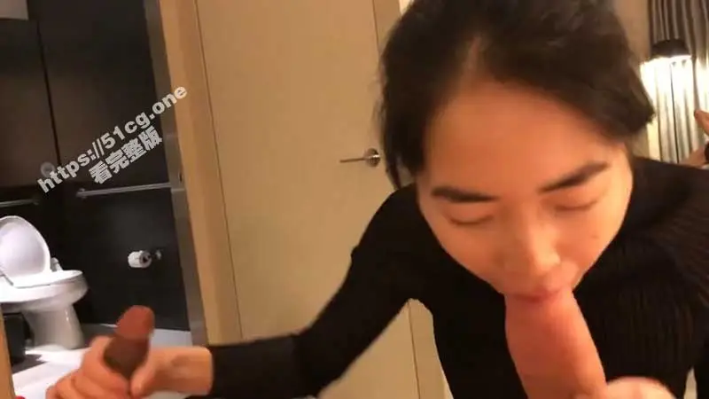1女战3男 广东外语外贸大学 毕业生张菲菲 旅加(加拿大)与老外4P激情视频流出!居然还有黑人 图1
