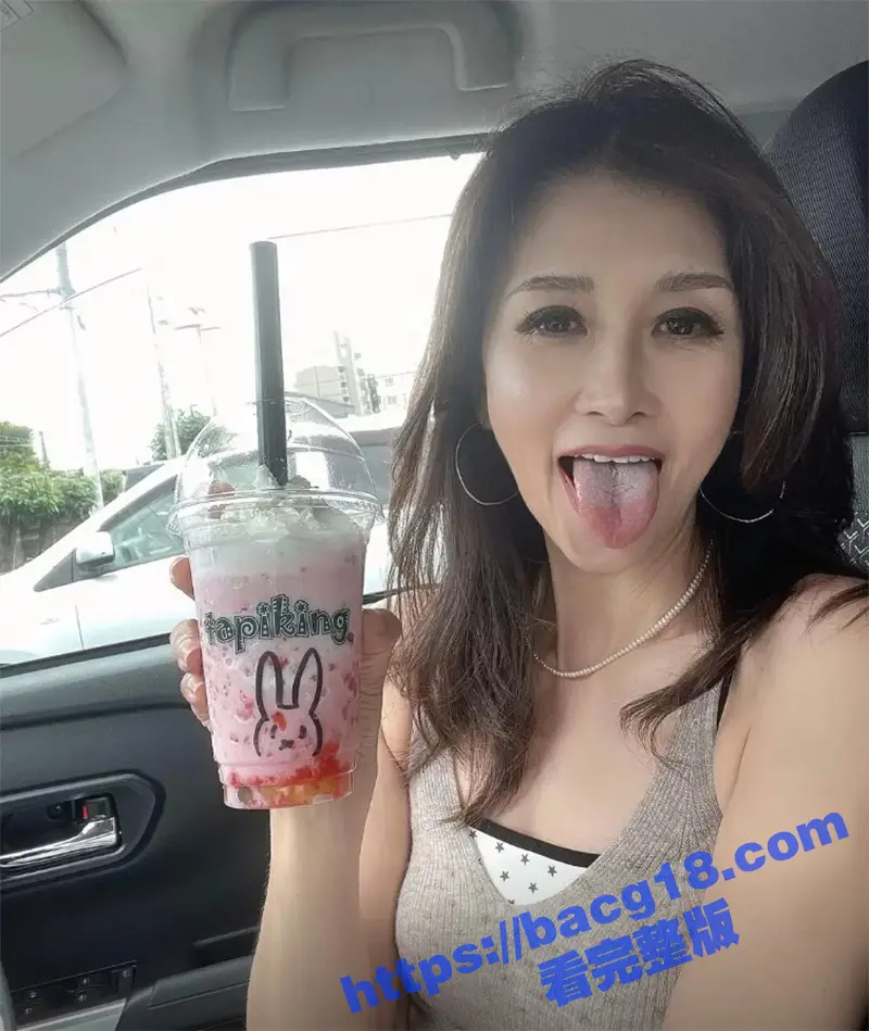 大型聊骚群组 直接在群里讲述自己的性爱经历 边跟老公做爱边聊天 分享跟炮友是如何一步一步操上的 图2