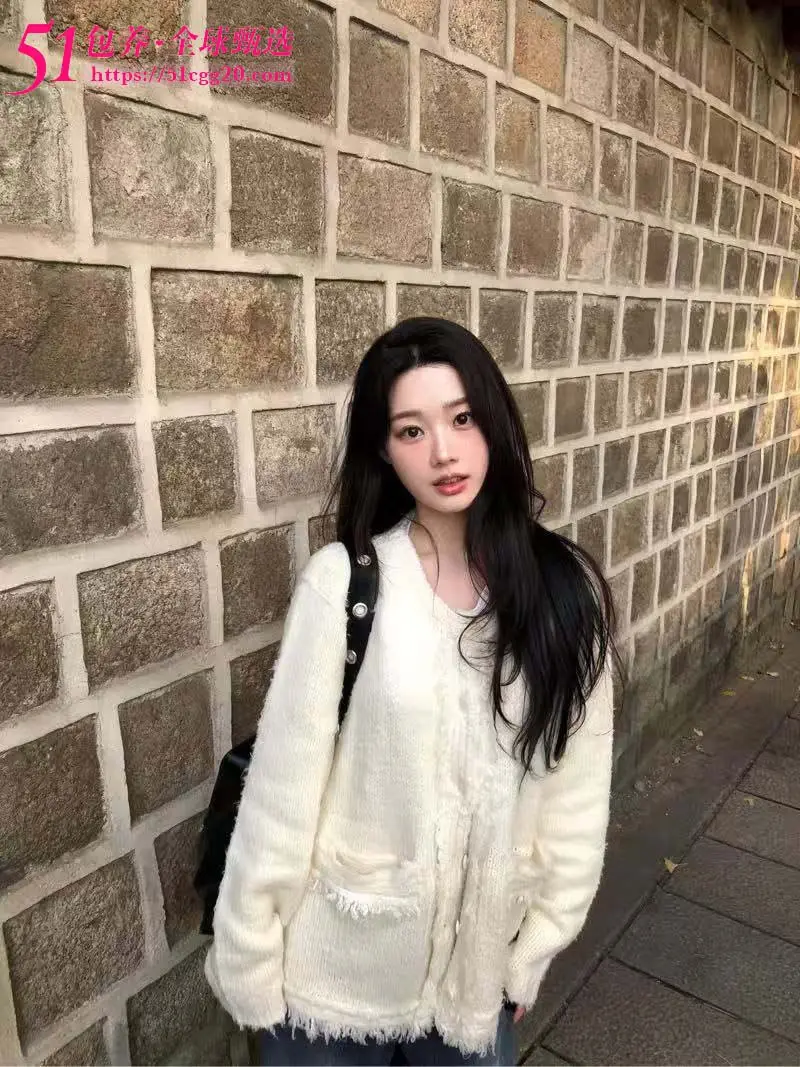 51包养 高端外围 | W1BJ1305 北京完美颜值实习护士 冷白皮肤 无纹身 身材前凸后翘 三点全粉 质量保真 假一罚十 图3