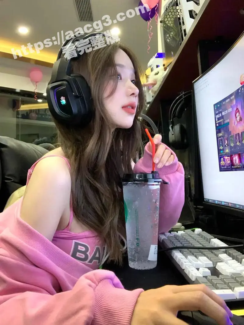 网吧偷情还是AV秀 小情侣网吧激情现场直播 男的表现生涩 第一次居然还插歪了 十分搞笑 图5