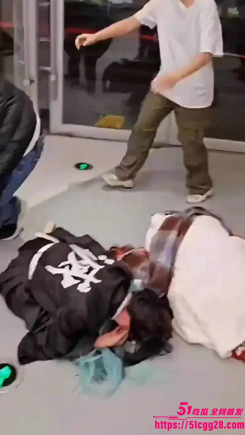 成都天府红摄影 黄子涵 暴打Coser祢豆子 摄影师迟到引发冲突 鬼灭团建变战场 保安迟到放任打人！ 图11