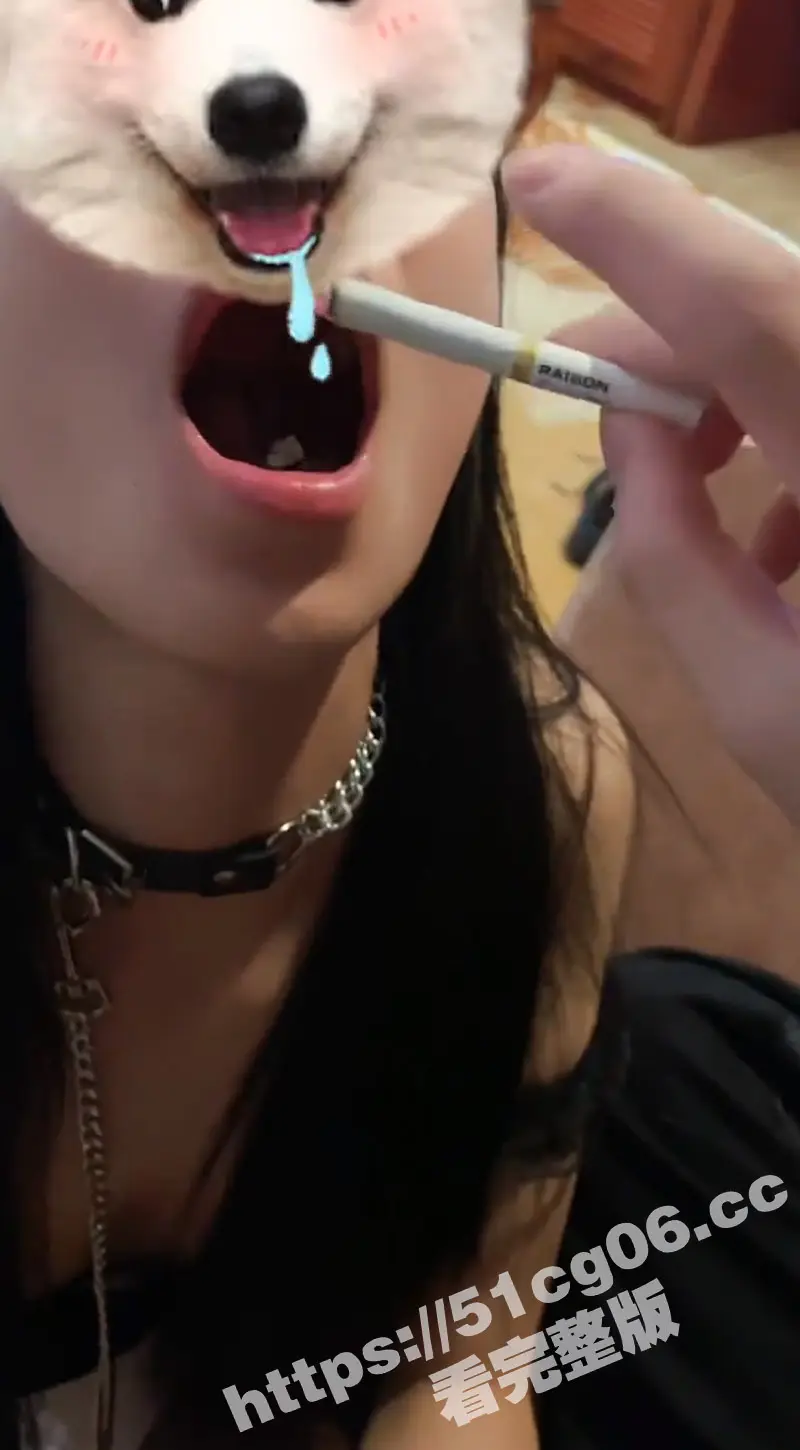 圈养调教小母狗！小圈情侣 把她训练得像狗一样靠气味寻物 嘴当烟灰缸 大力扇奶 蹂躏虐待打到哭 图3