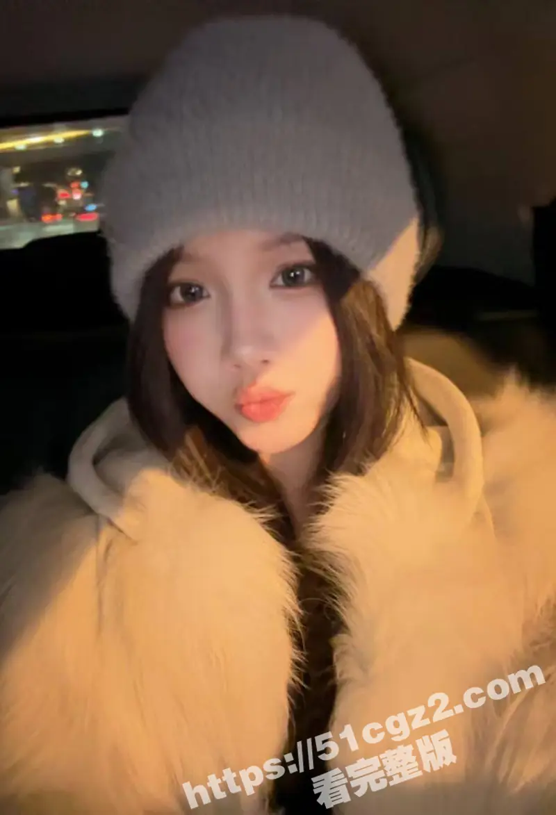 上海赴美留学生 秦思妍 与外国男友激情做爱 梨形身材小母狗嘴含洋屌 逼里还插着自慰器 被爆操高潮 图3