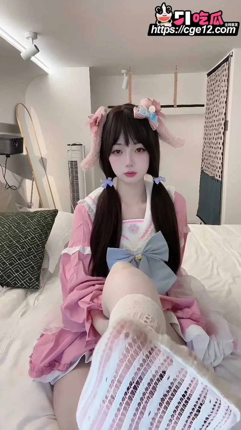 反差女主播 奶芙 直播福利 穿白丝JK制服淫语羞辱 一线天鲍鱼紧致诱人 图1