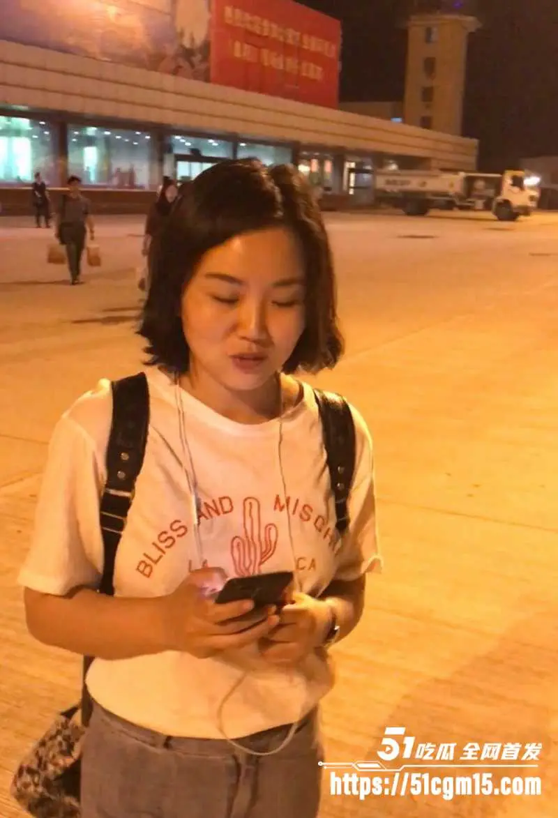 短发美少妇旅游性爱自拍 夫妻俩玩无套大战 露脸舔吸伺候老公叫床声又娇又媚! 图4
