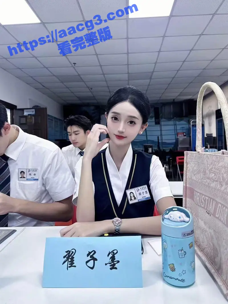武汉职业技术学校反差婊 翟子墨 背着男友和富二代玩SM 还是现役在职南航空姐 骚破天际 图3