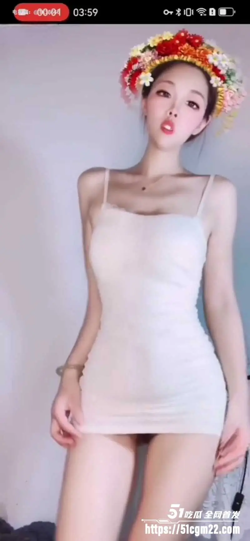 抖音快手网红闪现镜头合集 直播意外漏点乍泄春光 各种美腿美白身材一闪而过 图1