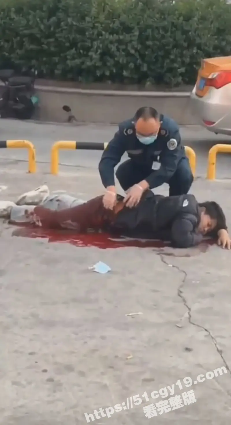 山东泰安 精神小伙 砍人事件视频完整版曝光 四人手持砍刀疯狂乱杀 刀刀致命 血腥画面令人胆寒！ 图6