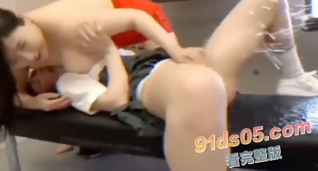 高颜值女同疯狂性爱自拍 超高颜值性感巨乳百合来袭 女老师强奸女同学 实现3P 图5