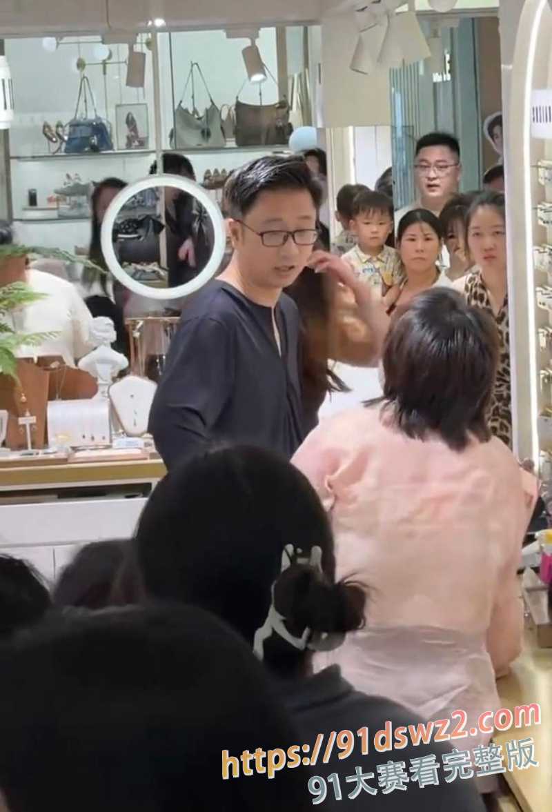 江苏南通如皋吾悦广场抓小三互殴上热搜 厂长臧洋出轨小提琴老师 原配崩溃质问！ 图24