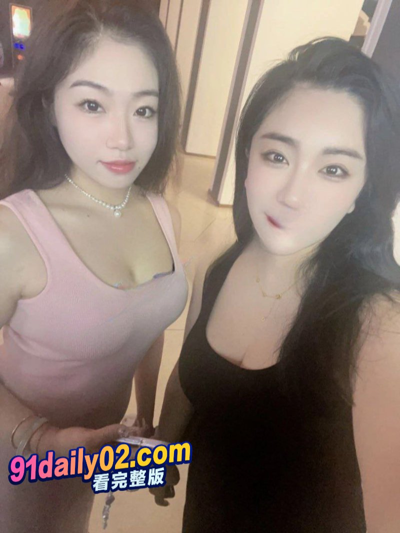 上海8k享受母女共事一夫 两人一起舔你鸡吧 再操一个扣一个 爽翻