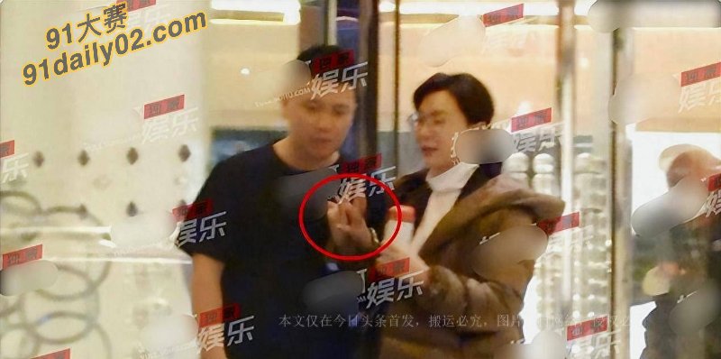 狗仔爆料 旗袍女王陈数与小鲜肉深夜离开酒店 深情相拥送别 酒店偷拍视频曝光 图5