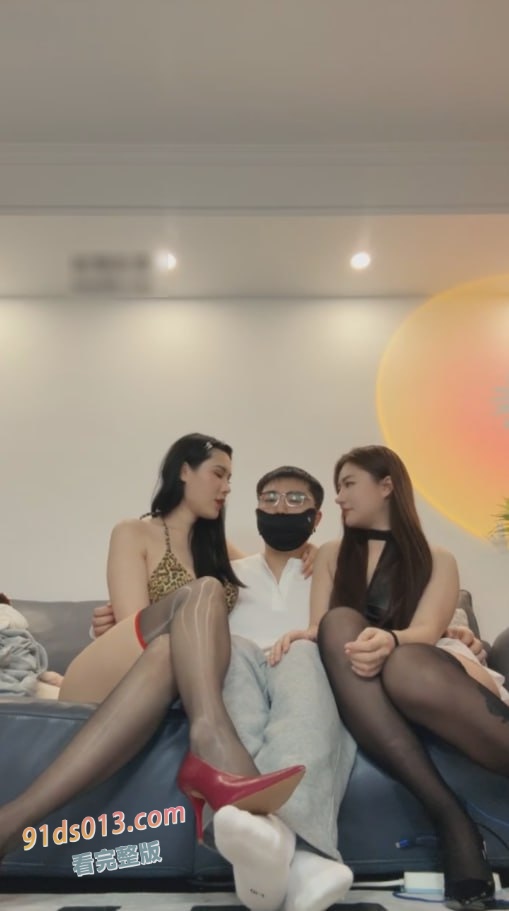湖南长沙女秘书，闺蜜把小祺献给老板，双人羞辱调教贱母狗，对话骚趣炸裂！