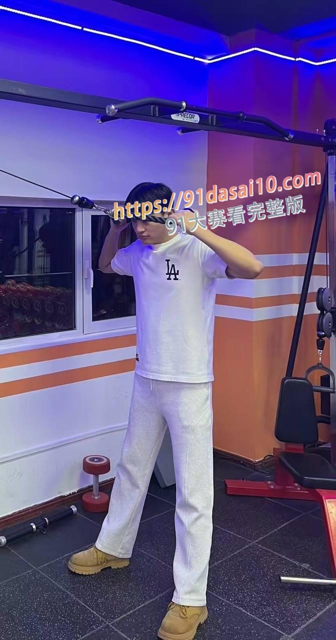 人民大学 金开来 本科在校生 双性恋 被金主包养视频流出～ 图1