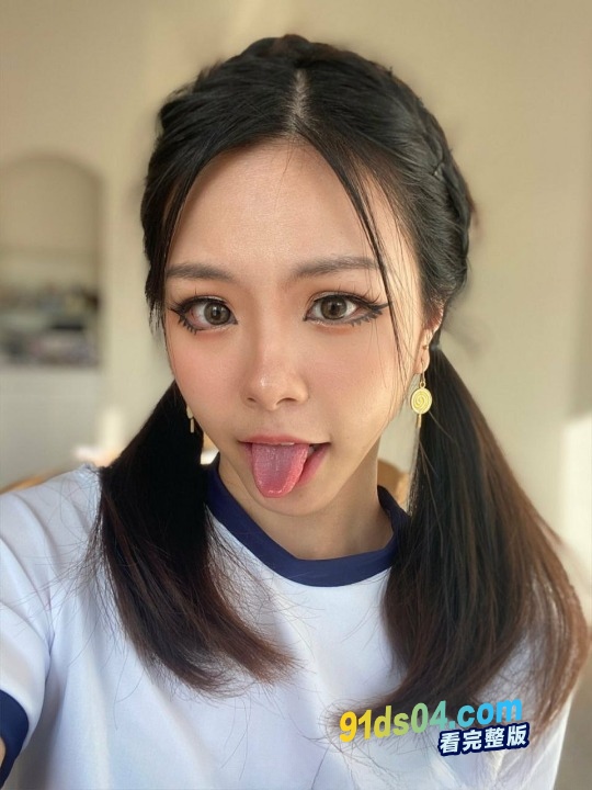 极品反差婊 luvhannazuki 私人大尺度付费视频流出 风骚淫荡完美展现 撸管必备！ 图13