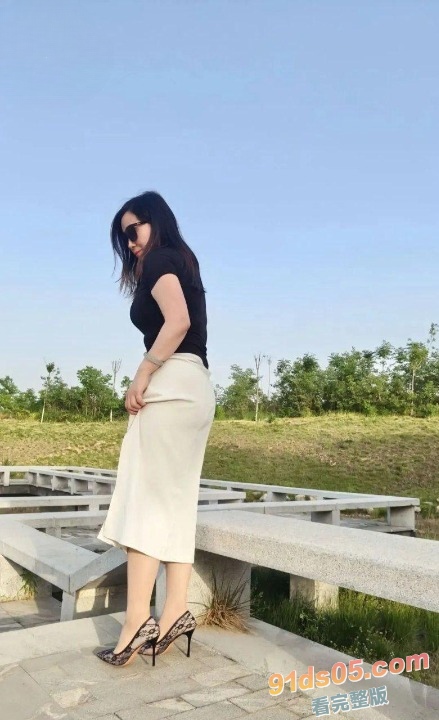 和美容院的熟妇到酒店开房，她老公到酒店查房 操逼差点被她老公抓到，快被吓阳痿了。 图5