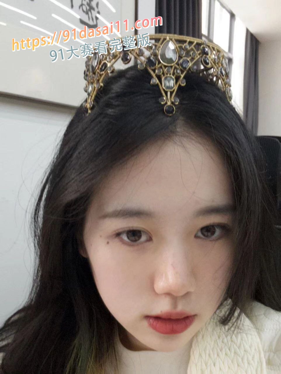 黄冠会倒扣 而女大母狗也喜欢抠逼自慰 很可惜没有逼脸同框 但是看美甲 不是拼图 图7