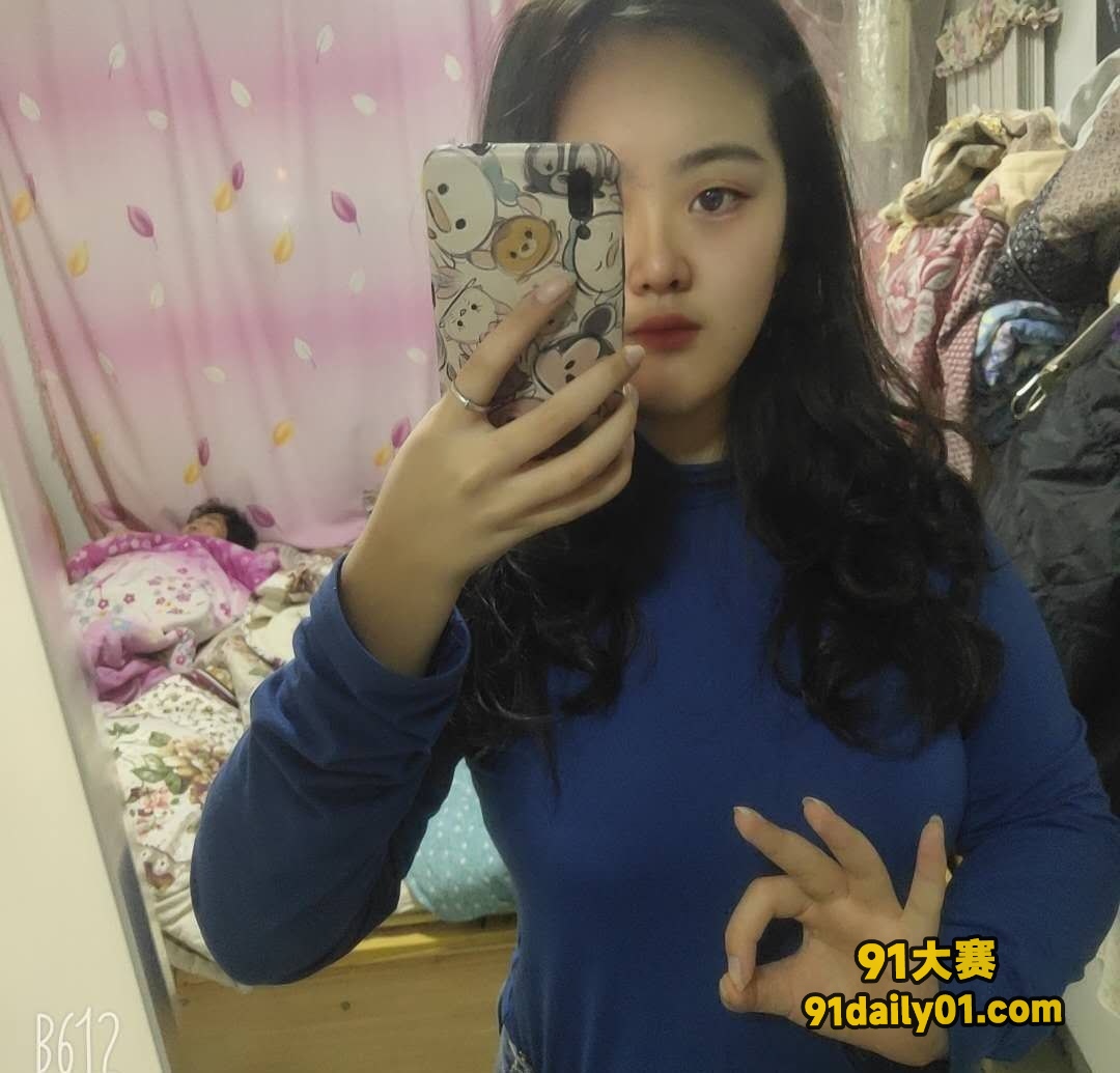 外表乖巧的高三学生妹 其实内心淫荡不堪 在家自拍的羞耻视频曝光！ 图1